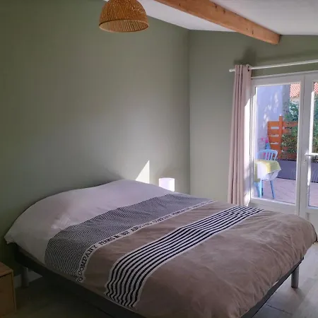 Holiday home Agreable Maison De En Charente-maritime *