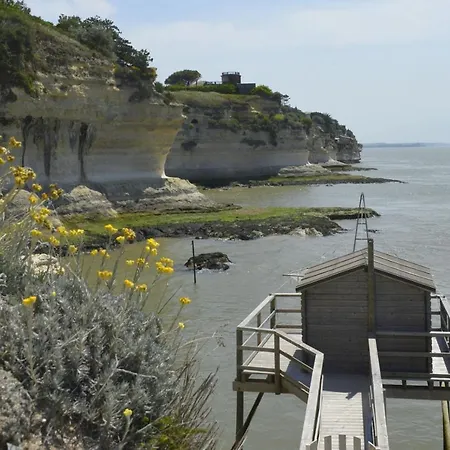 Holiday home Agreable Maison De En Charente-maritime *